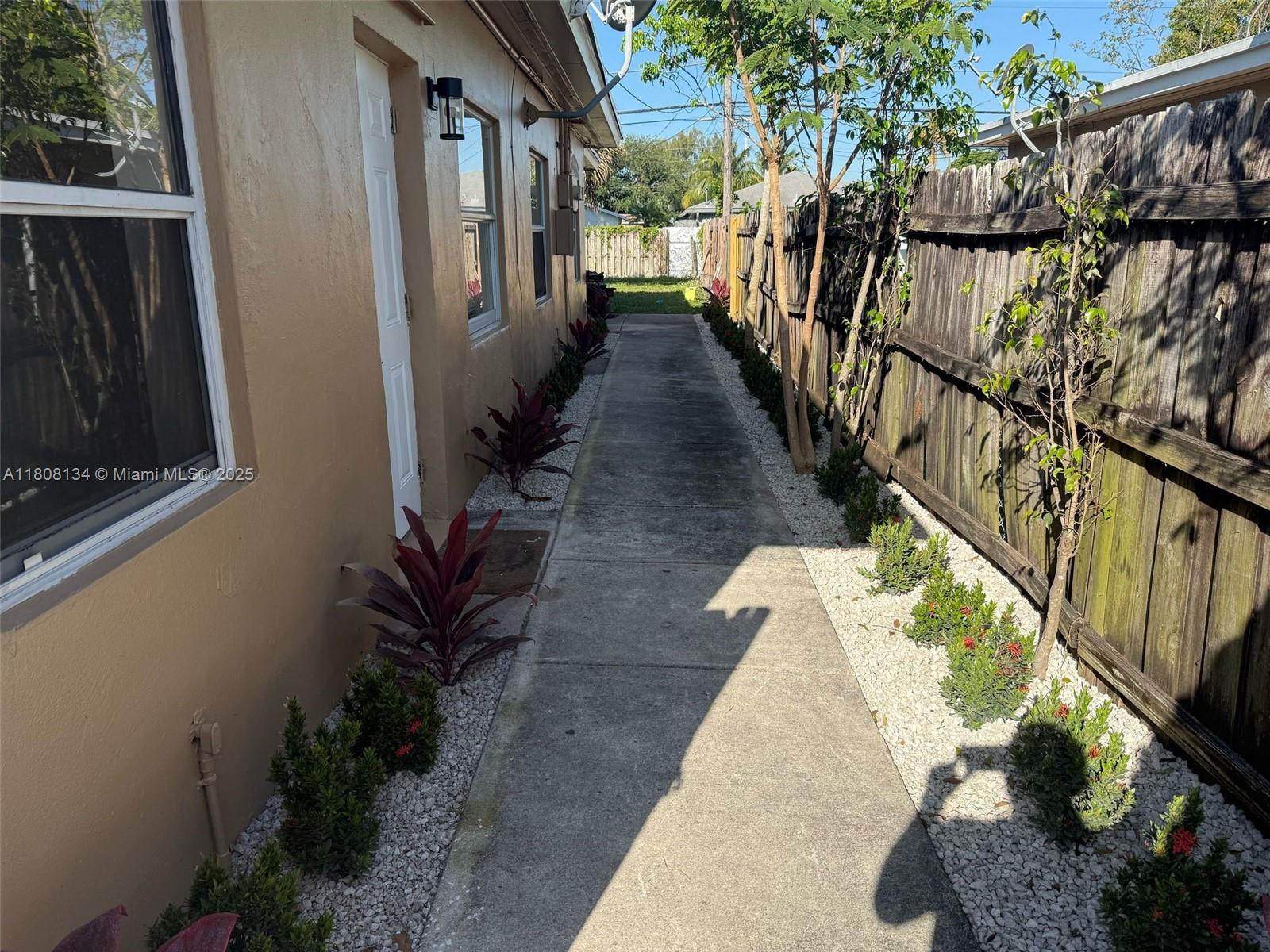 1025 NW 3rd Ave, Fort Lauderdale, Florida image 2