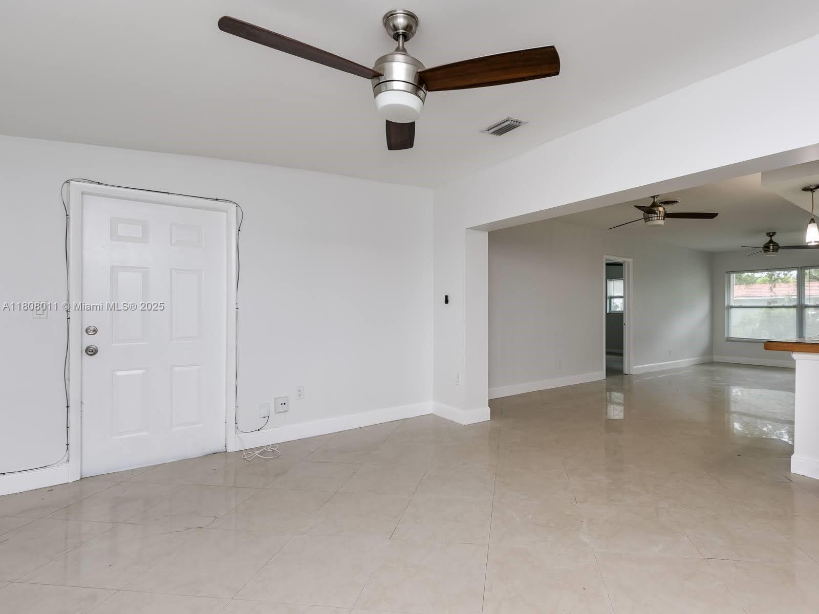870 NE 182nd St, North Miami Beach, Florida image 21