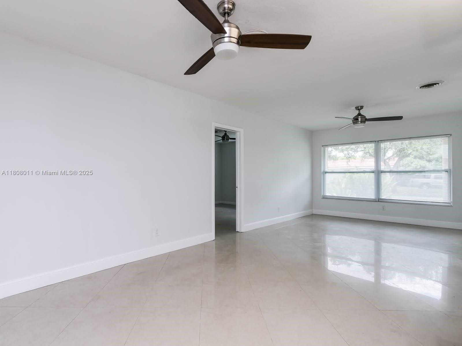 870 NE 182nd St, North Miami Beach, Florida image 22