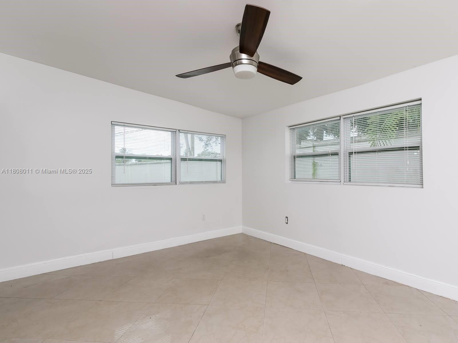 870 NE 182nd St, North Miami Beach, Florida image 33