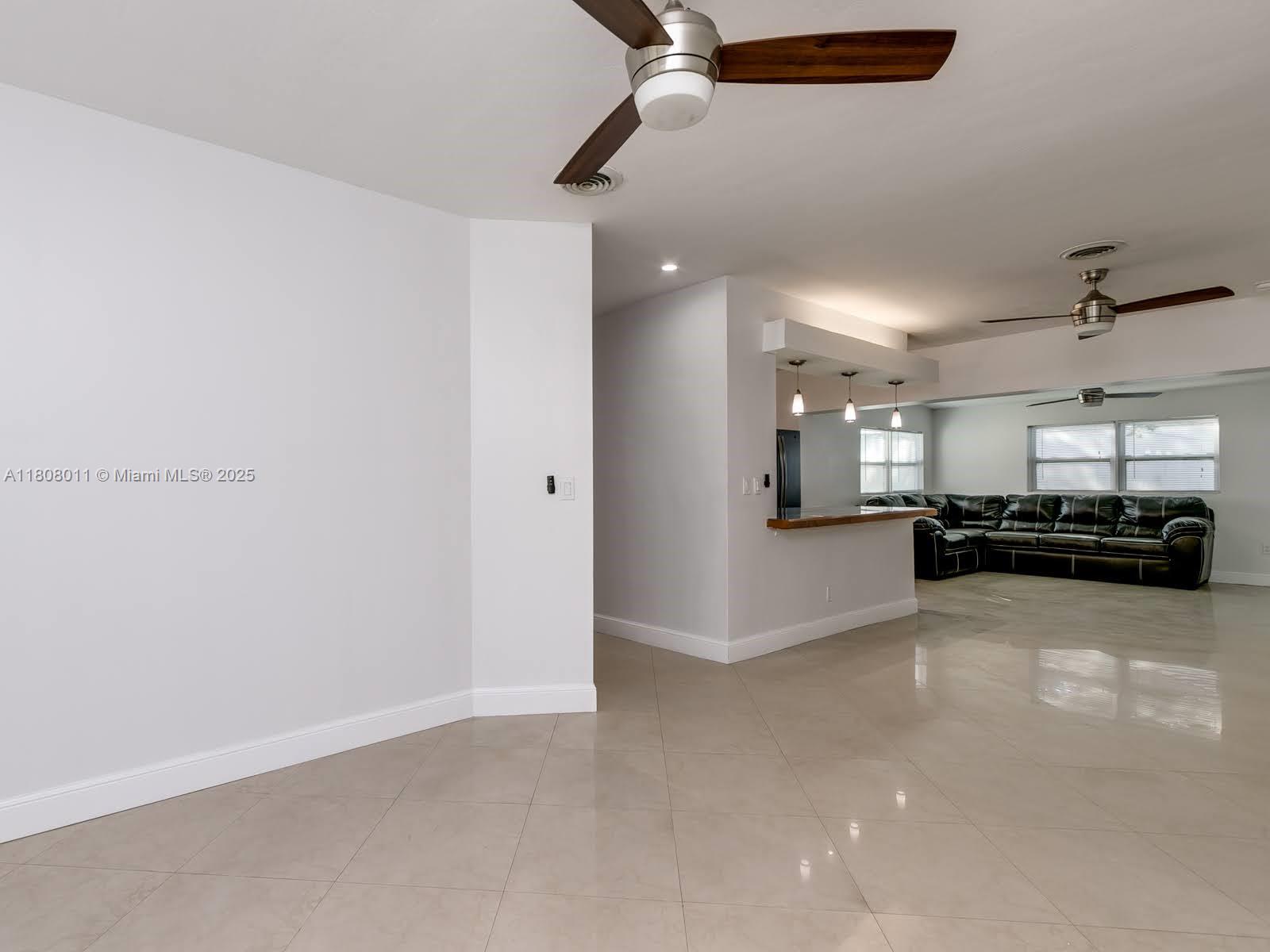 870 NE 182nd St, North Miami Beach, Florida image 9