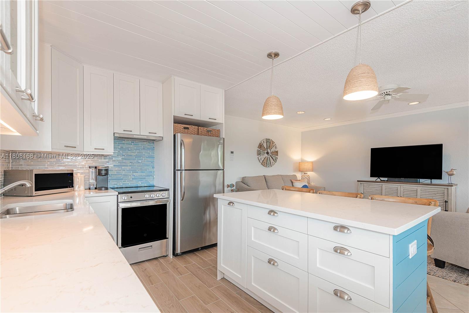 1050 SW 11th St #20L, Hallandale Beach, Florida image 2