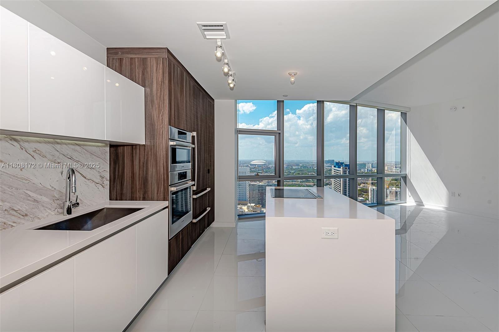 851 NE 1st Ave #3102, Miami FL 33132