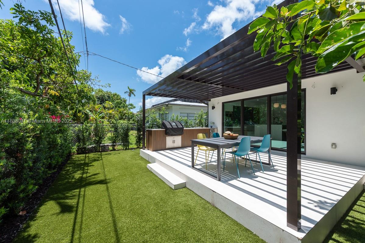 8959 Abbott Ave, Surfside, Florida image 13