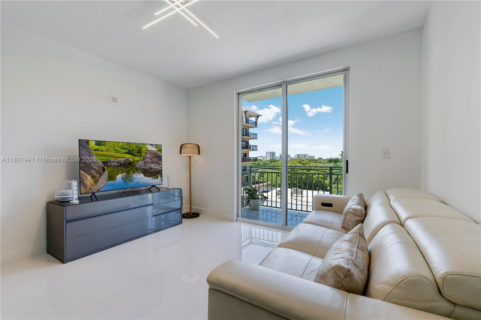 3500 Coral Way #604, Miami, Florida image 9