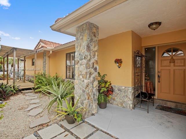 15824 Cotswold Ct, Davie, Florida image 6