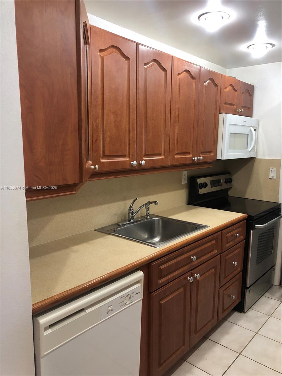 210 Lakeview Dr #207, Weston, Florida image 12