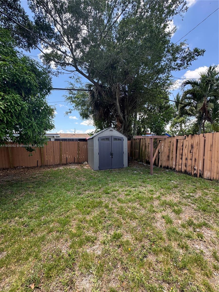 8160 Taft St, Pembroke Pines, Florida image 49