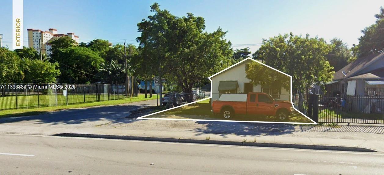 7560 NE Miami Ct, Miami, Florida image 2