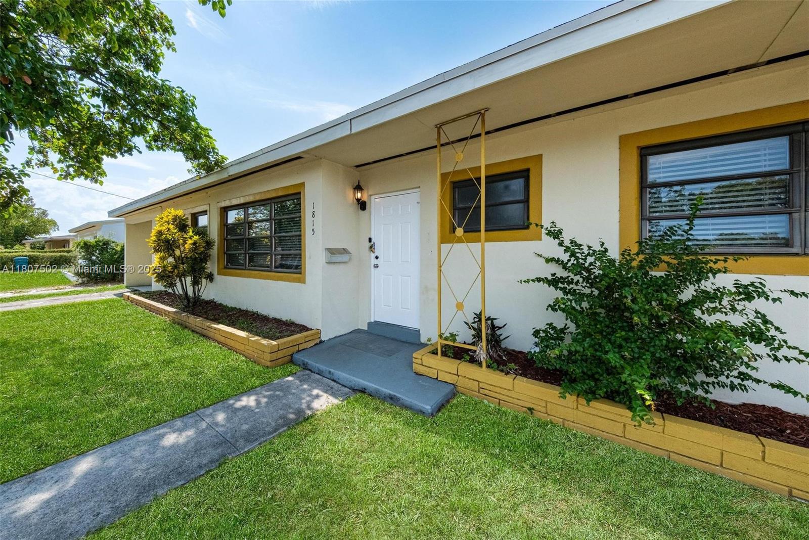 1815 NW 185th Ter, Miami Gardens, Florida image 1