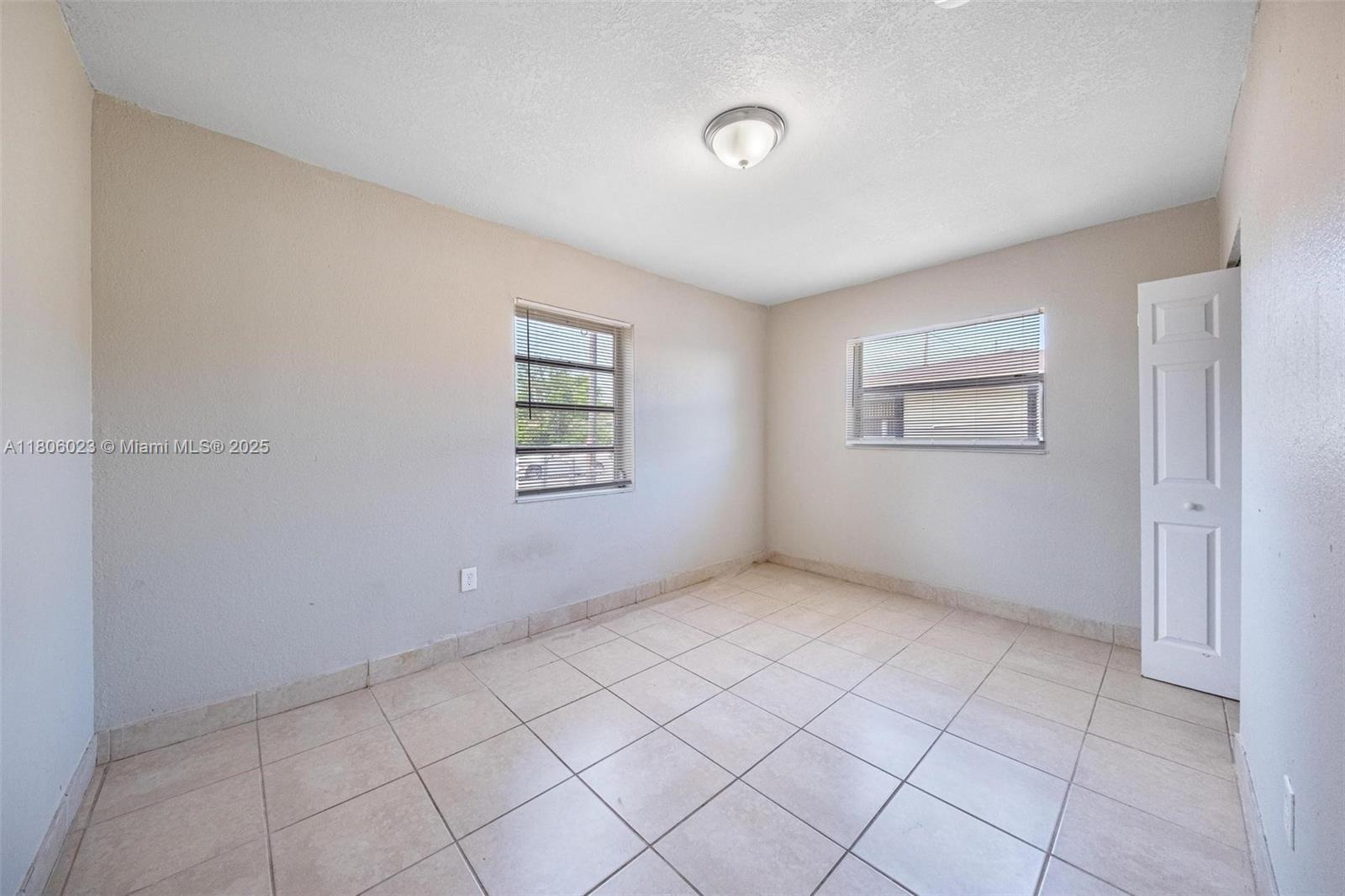 323 NW 9th St, Hallandale Beach, Florida image 16