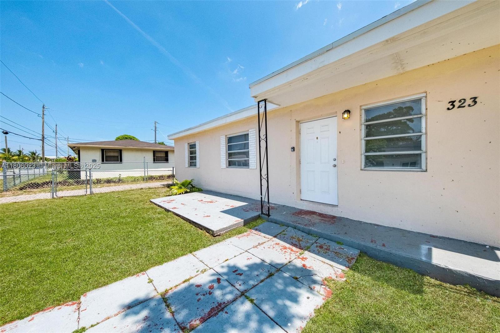 323 NW 9th St, Hallandale Beach, Florida image 2