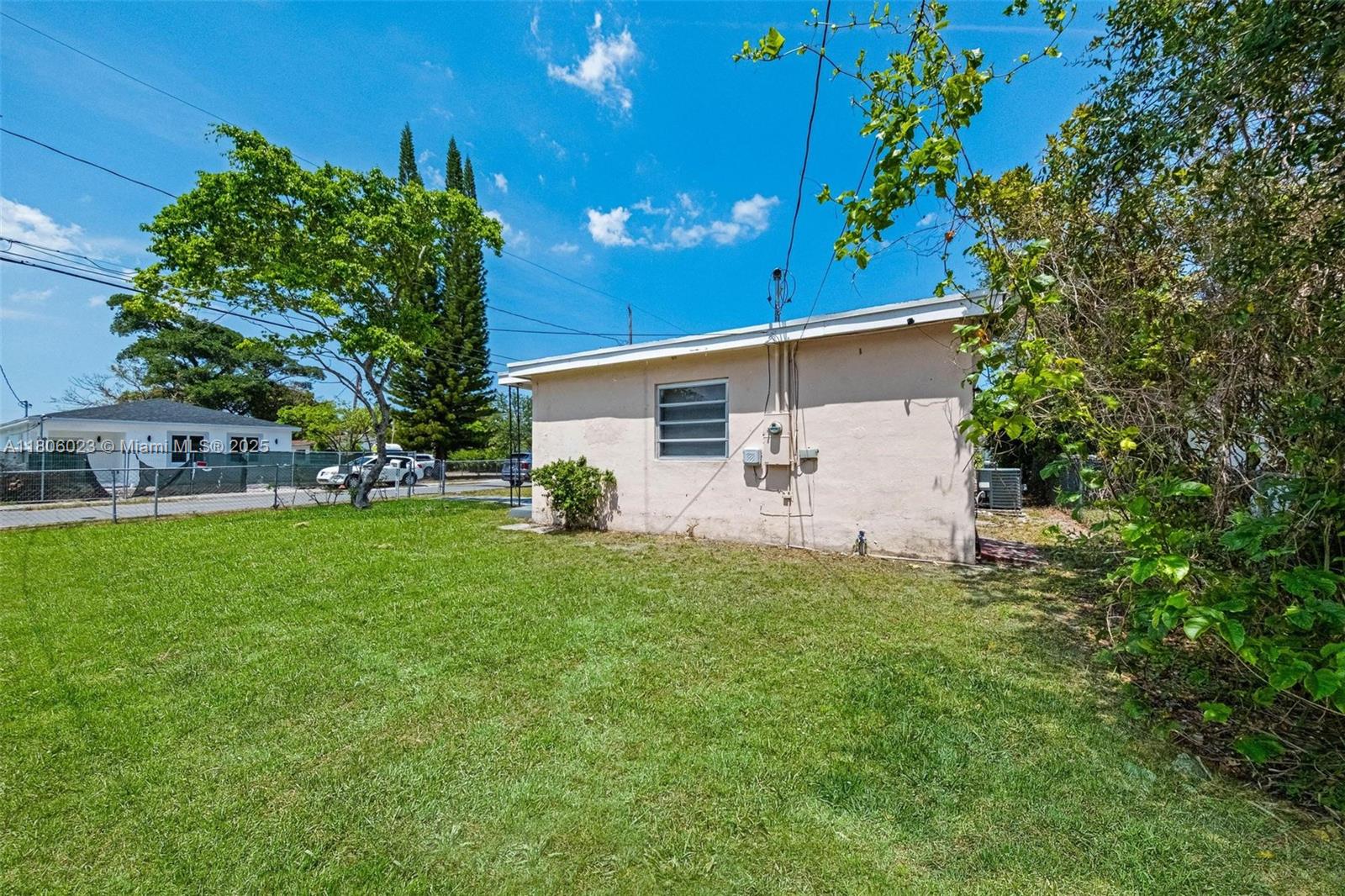 323 NW 9th St, Hallandale Beach, Florida image 24
