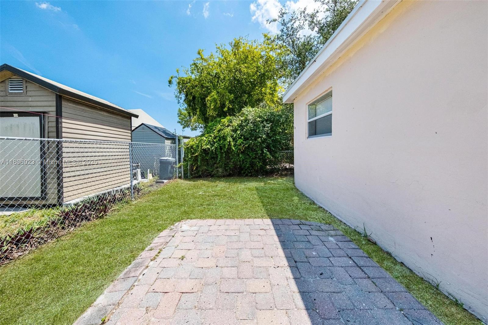323 NW 9th St, Hallandale Beach, Florida image 5