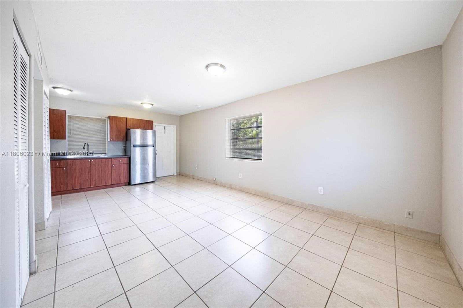 323 NW 9th St, Hallandale Beach, Florida image 7