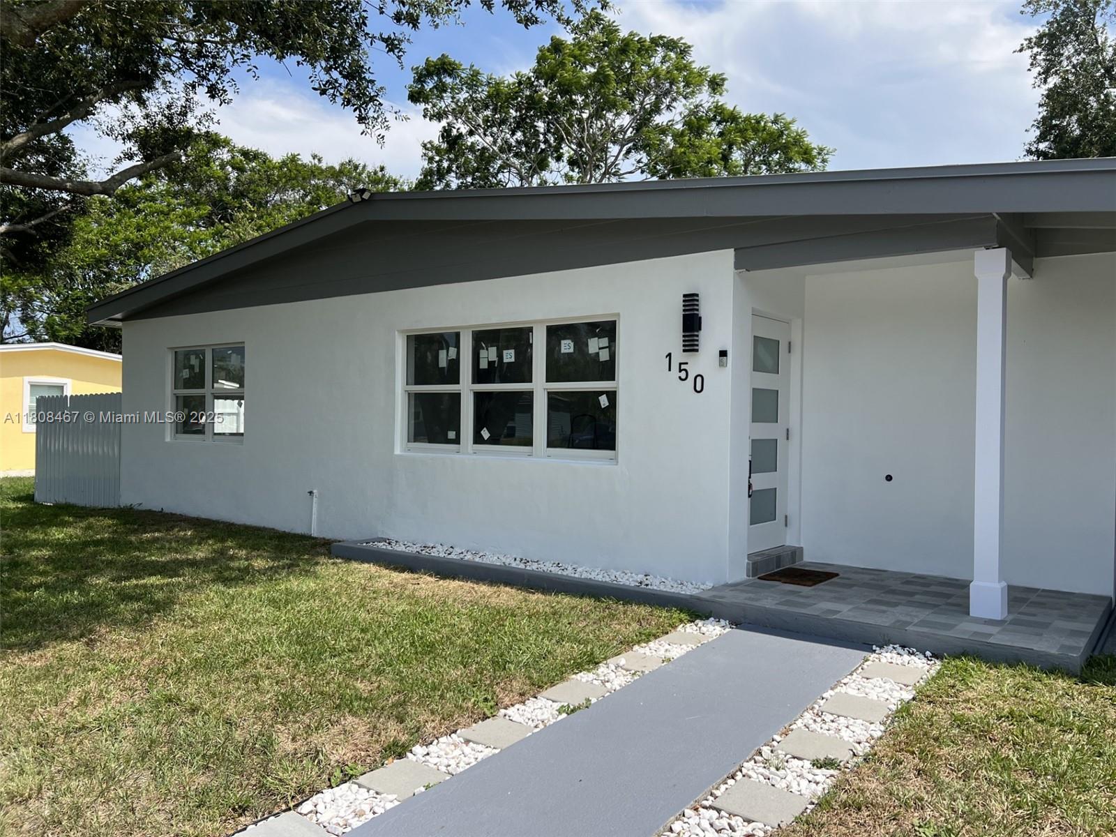 150 SE Castana Ct, Port Saint Lucie, Florida image 1