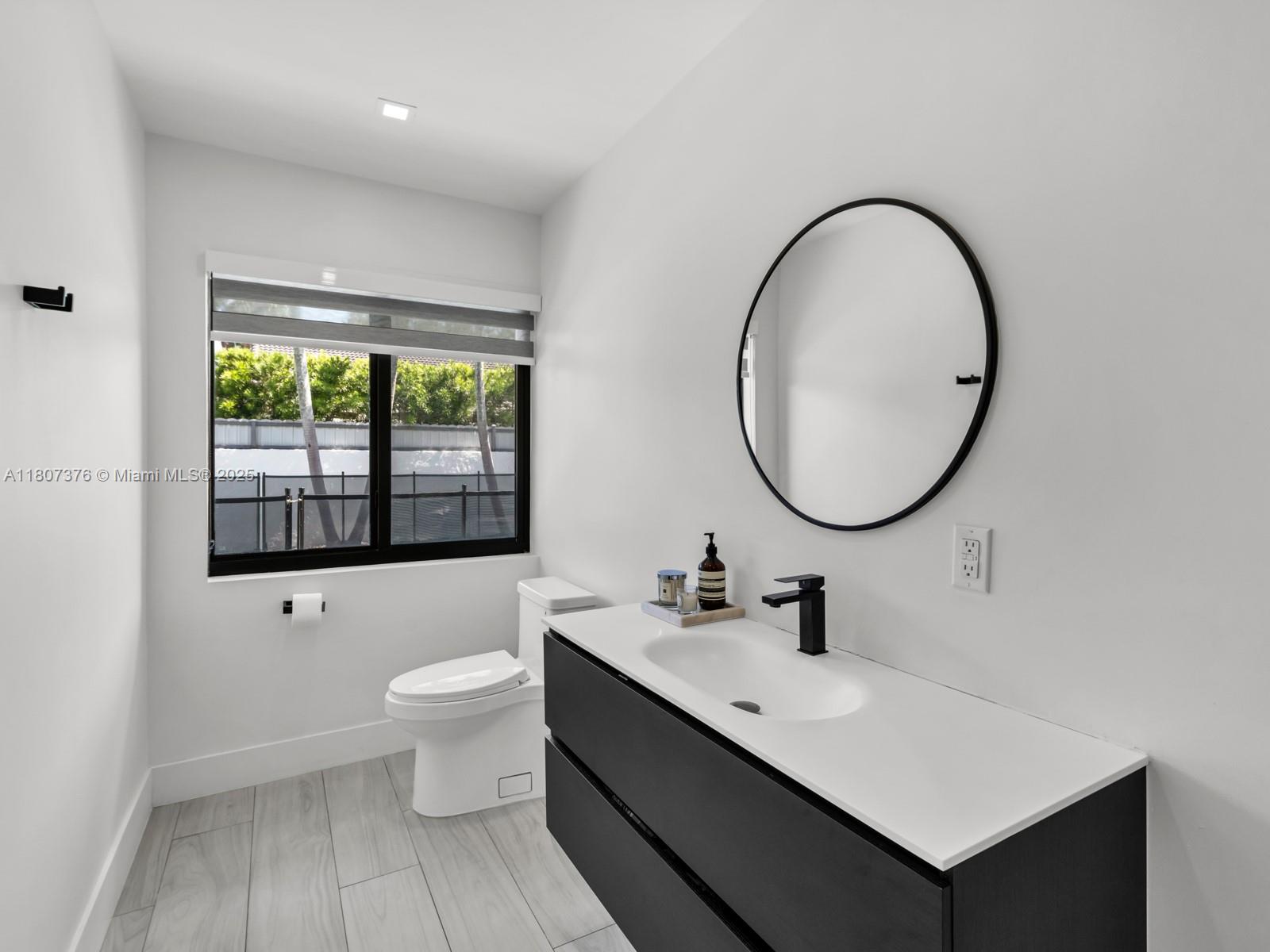 8425 NW 165th Ter, Miami Lakes, Florida image 31