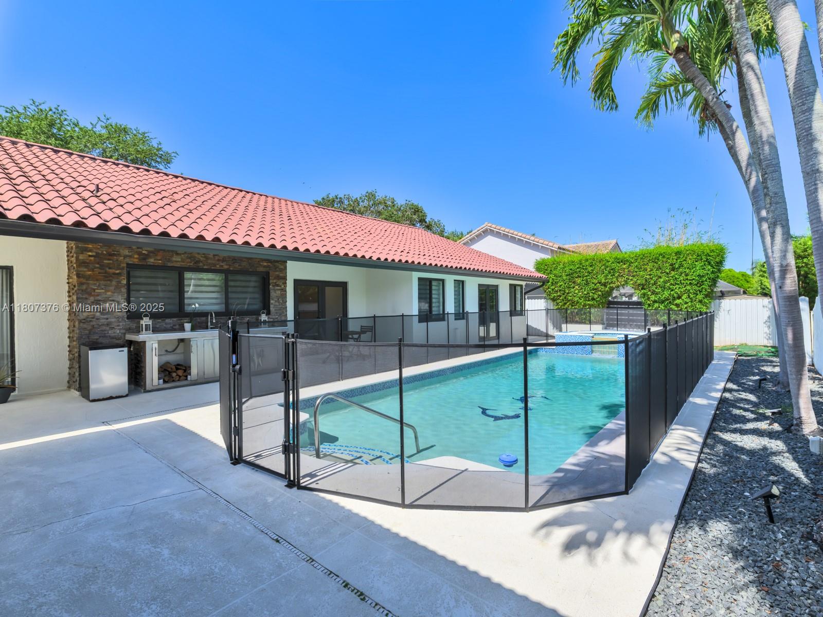 8425 NW 165th Ter, Miami Lakes, Florida image 45