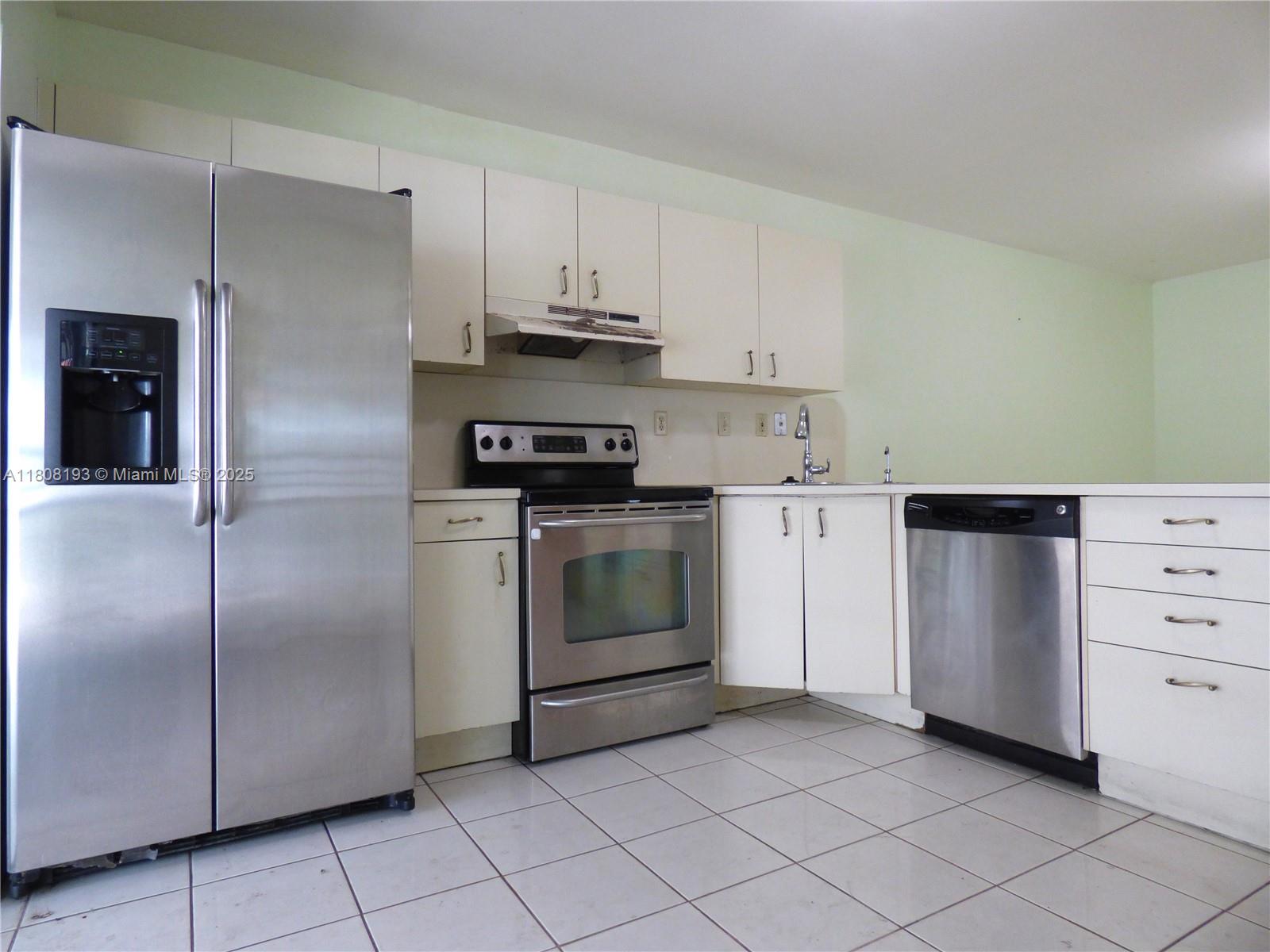 9023 NW 113th St, Hialeah Gardens, Florida image 3