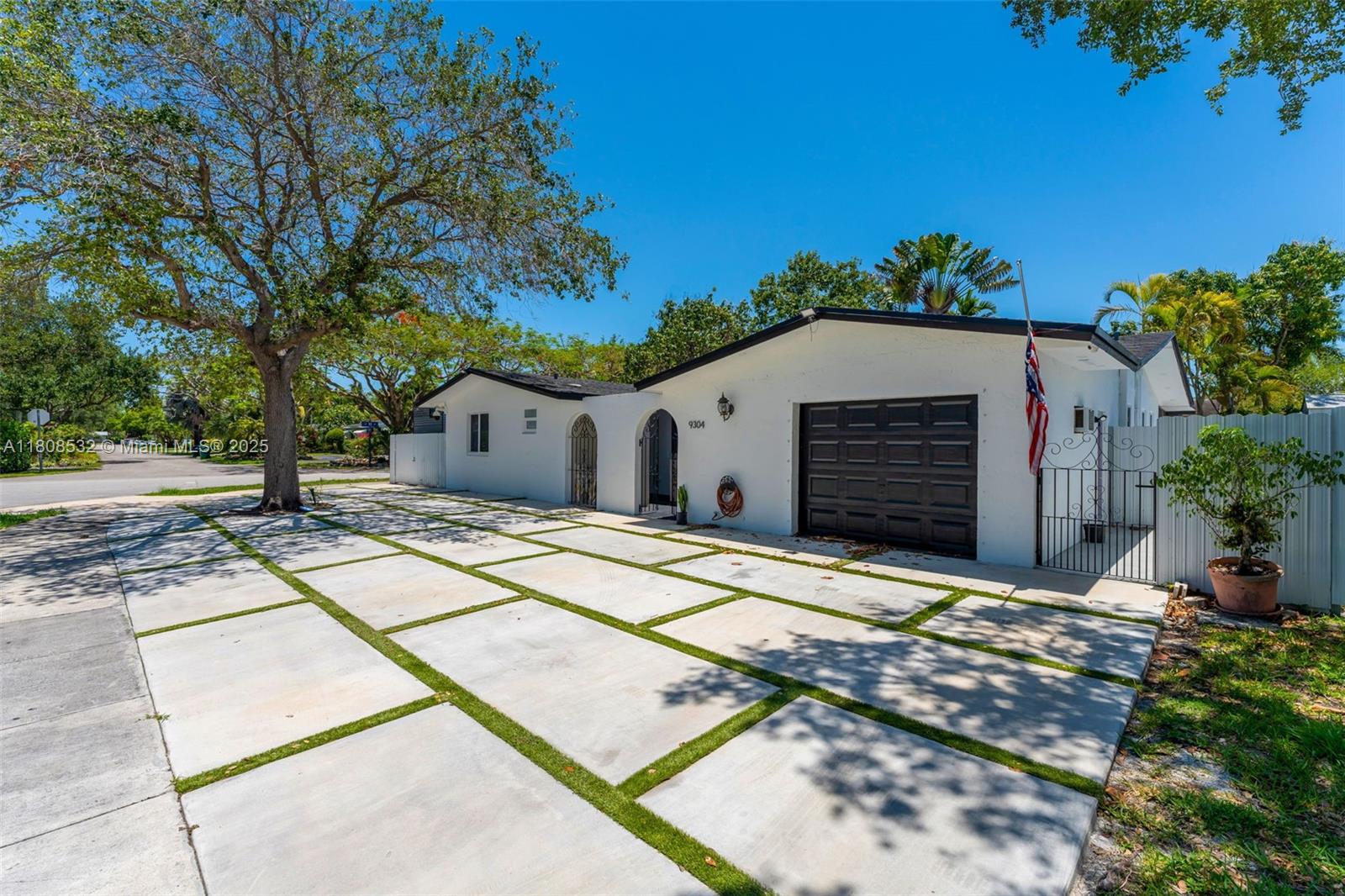 9304 SW 166th Ter, Palmetto Bay, Florida image 3