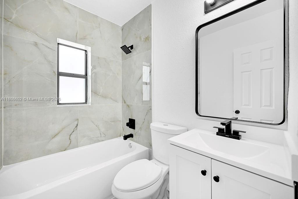 12400 NE 11th Ct, North Miami, Florida image 32
