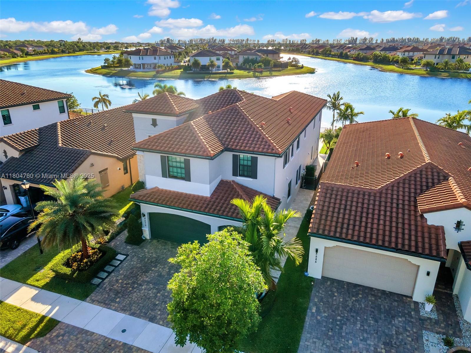 8575 Baypoint Cir, Parkland, Florida image 1