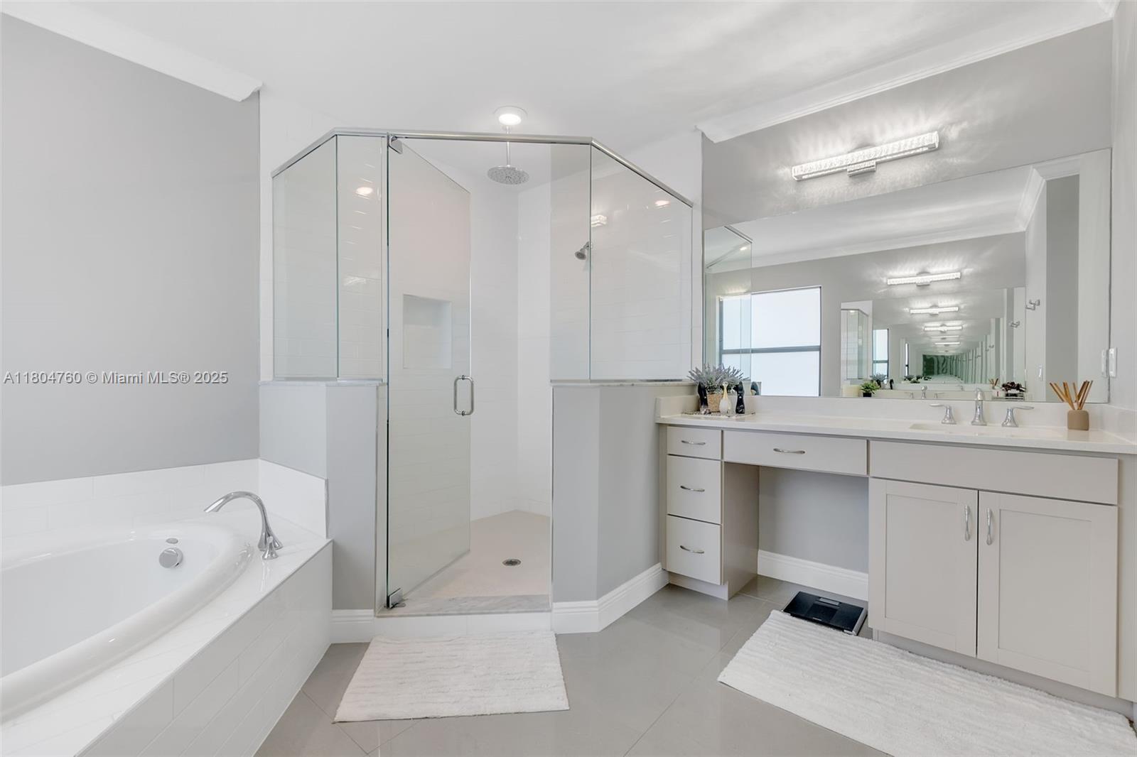 8575 Baypoint Cir, Parkland, Florida image 31