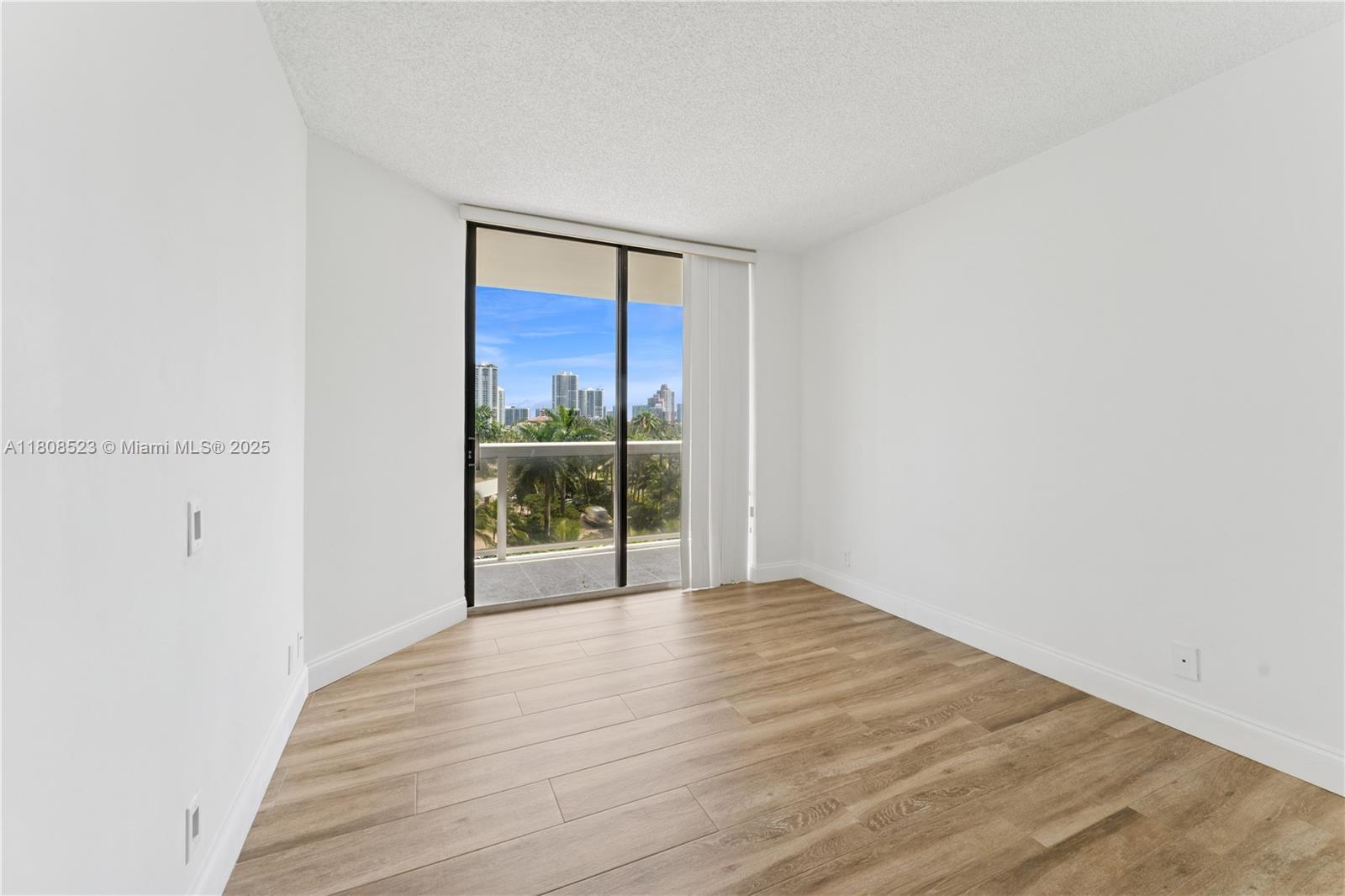 20185 E Country Club Dr #505, Aventura, Florida image 18