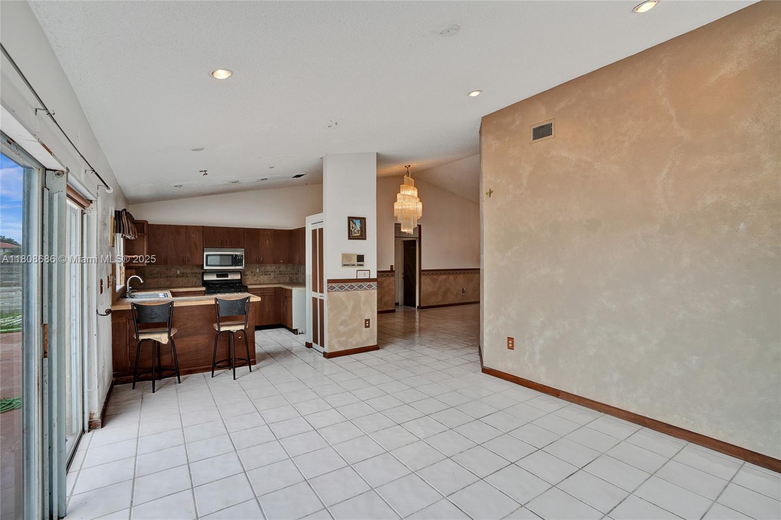 8749 NW 189th Ter, Hialeah, Florida image 39