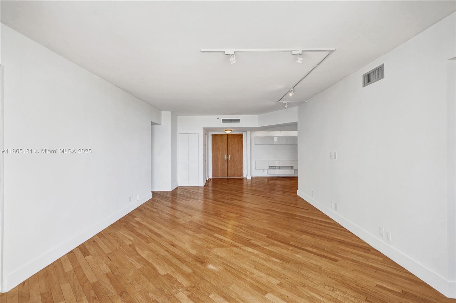 20281 E Country Club Dr #412, Aventura, Florida image 17