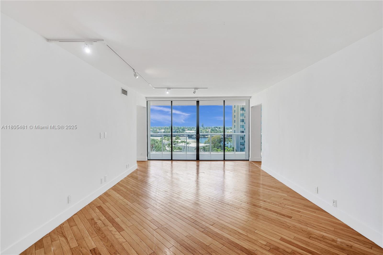 20281 E Country Club Dr #412, Aventura, Florida image 4