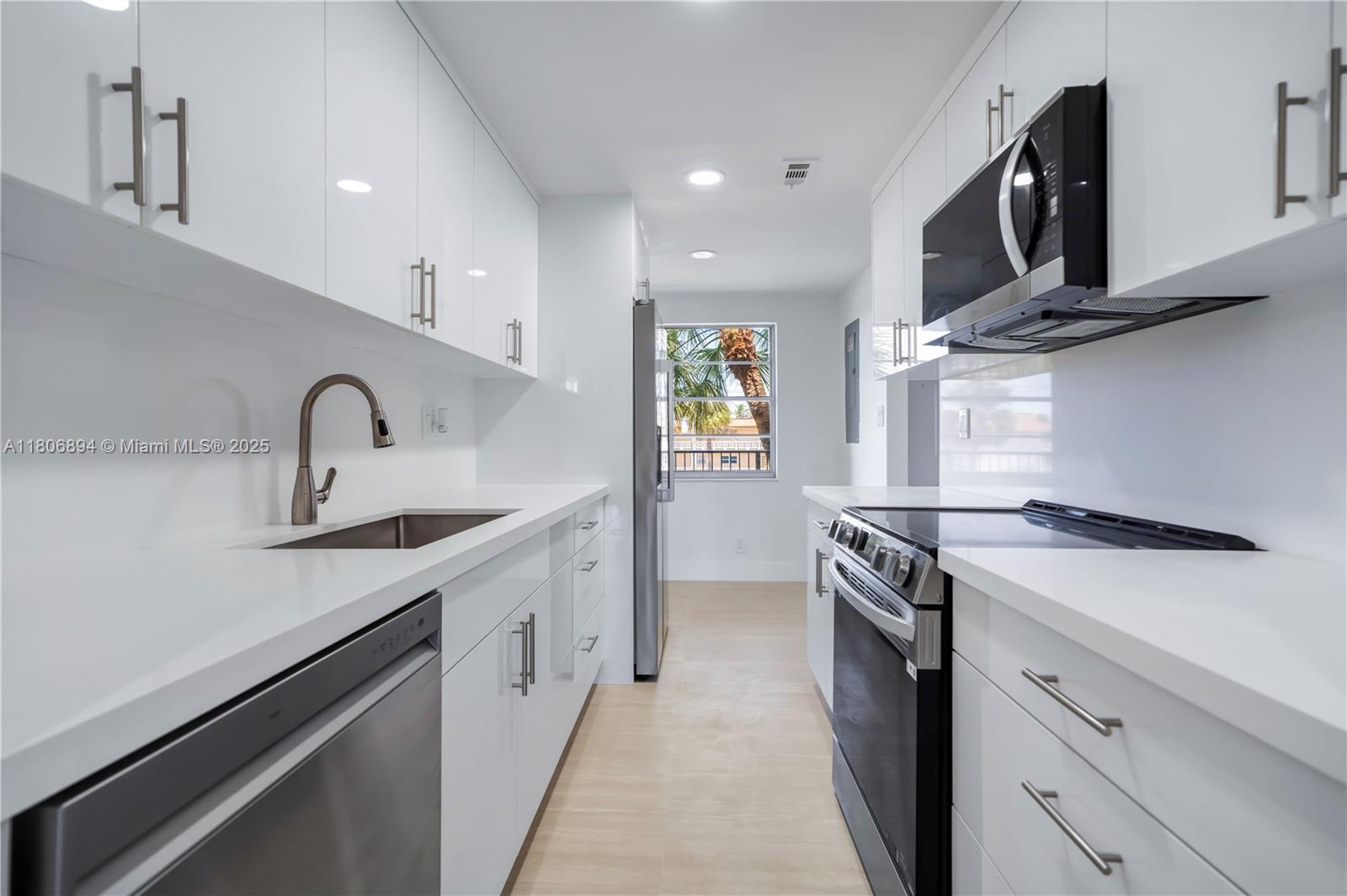 3361 47th Ter Unit 329, Lauderdale Lakes, Florida 33319