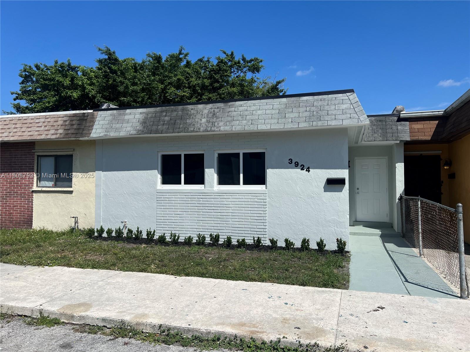 3924 NW 207th St Rd, Miami Gardens, Florida image 1