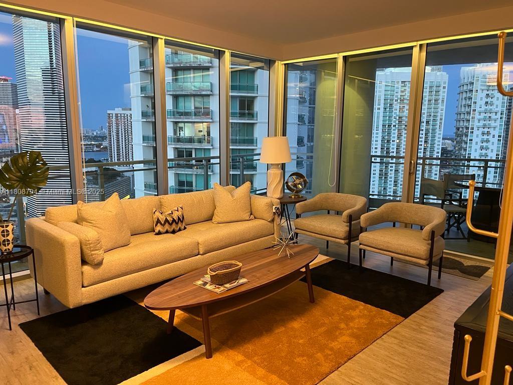 Apartamento para Alugar em Miami, FL