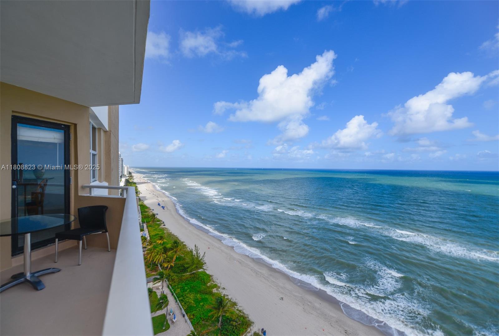 Condo for Sale in Hallandale Beach, FL
