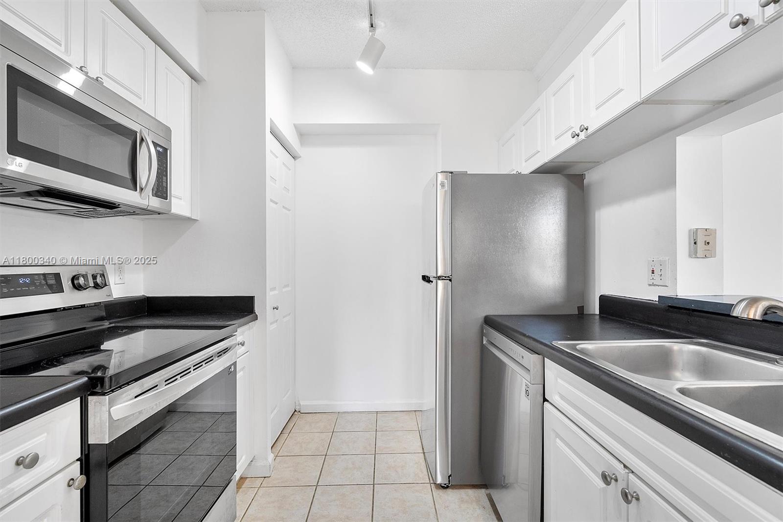 17150 N Bay Rd #2619, Sunny Isles Beach, Florida image 10