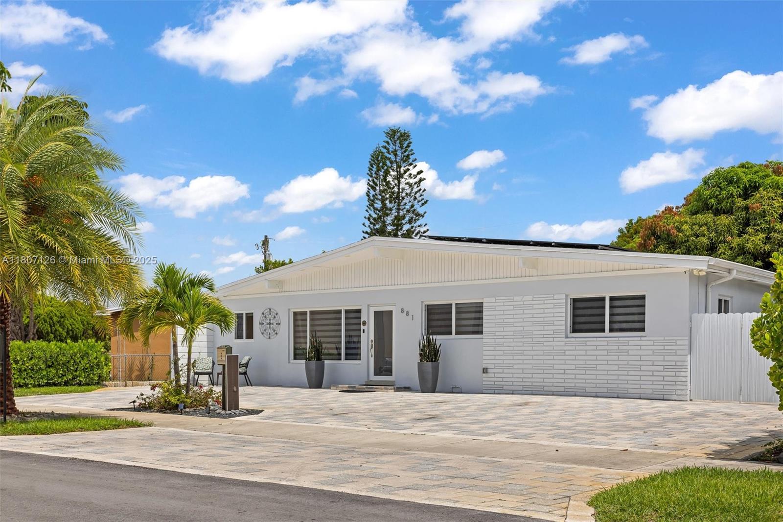 881 NW 177th Ter, Miami Gardens, Florida image 2