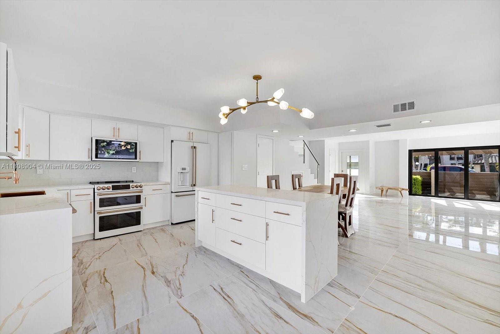 16449 26th Ave Unit 16, North Miami Beach, Florida 33160