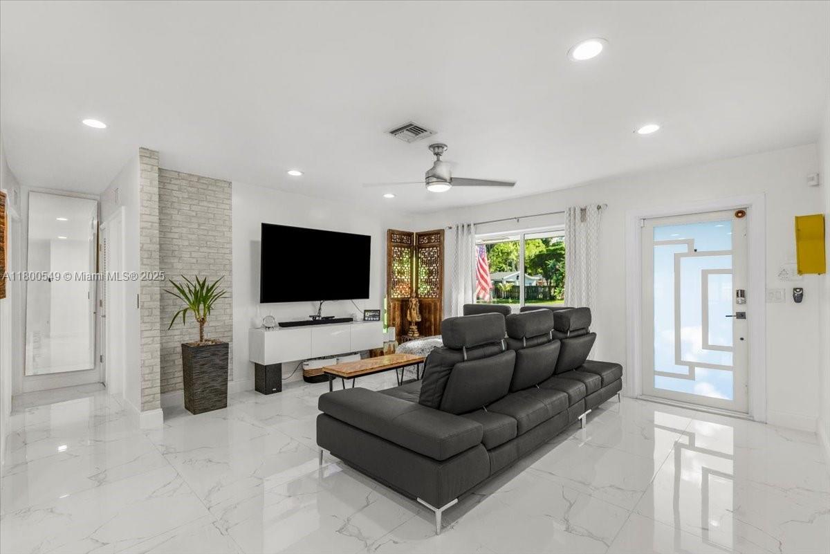 4340 NW 19th Ave, Oakland Park, Florida image 12