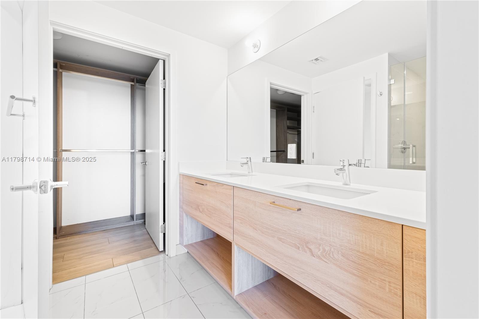 16385 Biscayne Blvd #404, North Miami Beach, Florida image 15