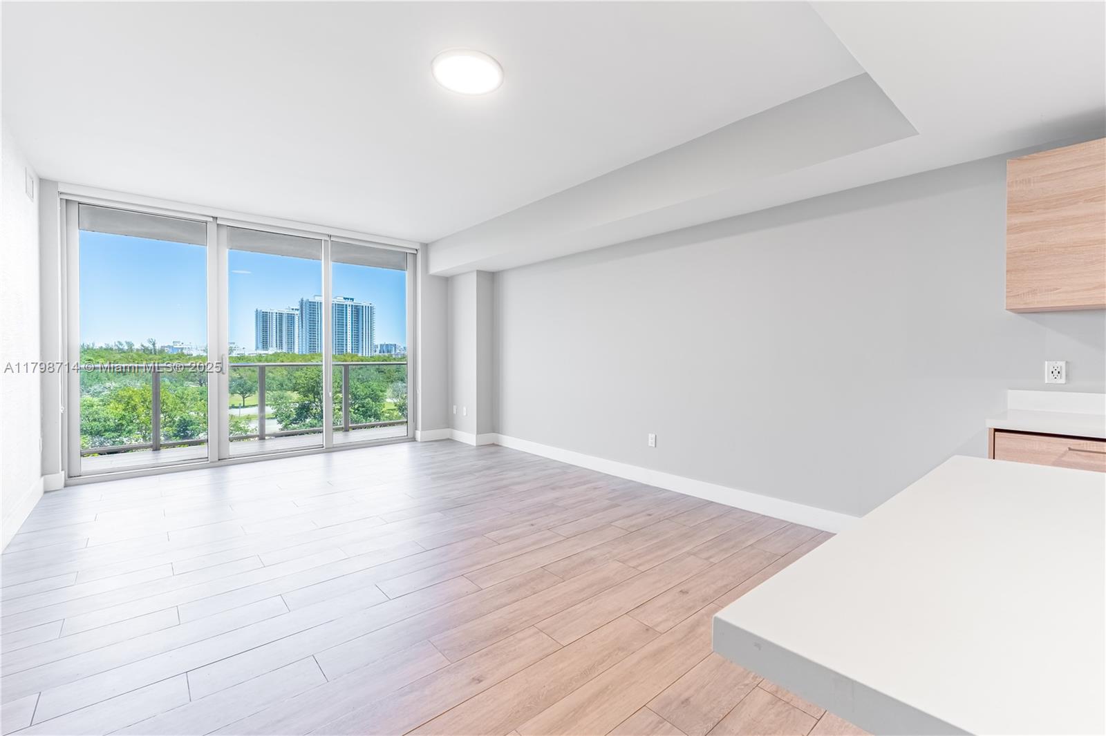 16385 Biscayne Blvd #404, North Miami Beach, Florida image 18