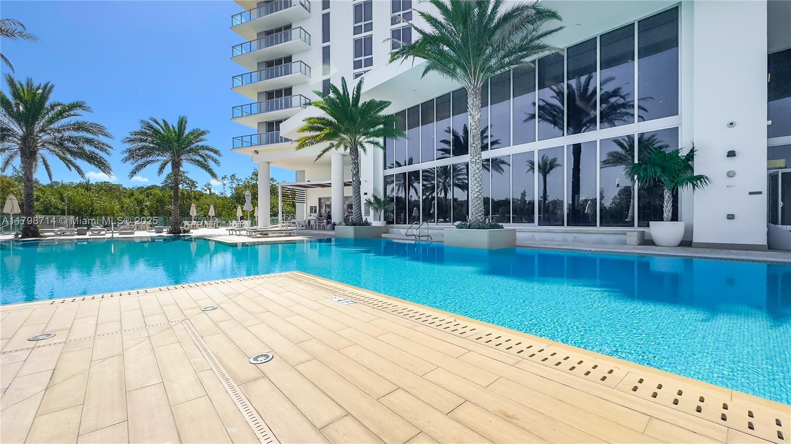 16385 Biscayne Blvd #404, North Miami Beach, Florida image 32