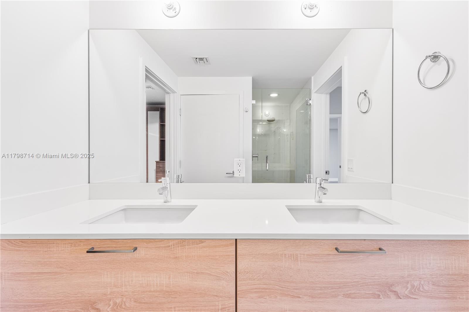 16385 Biscayne Blvd #404, North Miami Beach, Florida image 7
