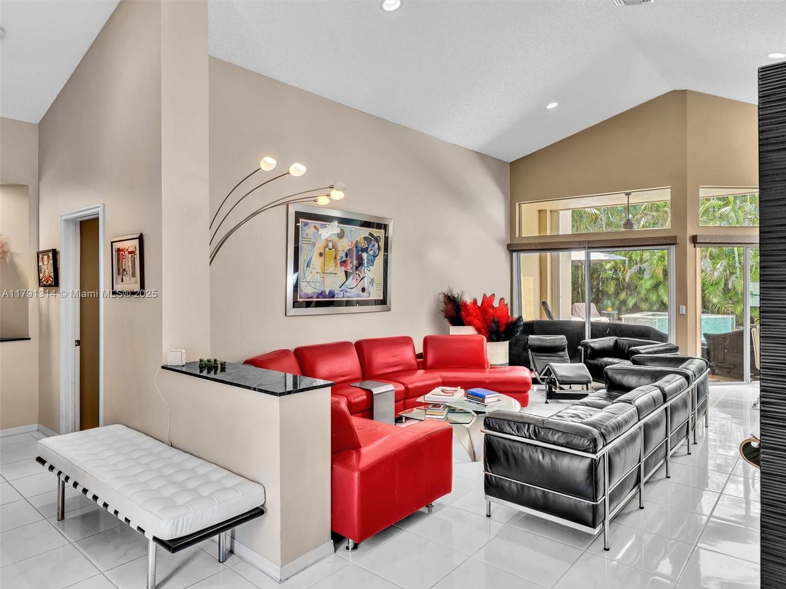 457 Cambridge Dr, Weston, Florida image 4