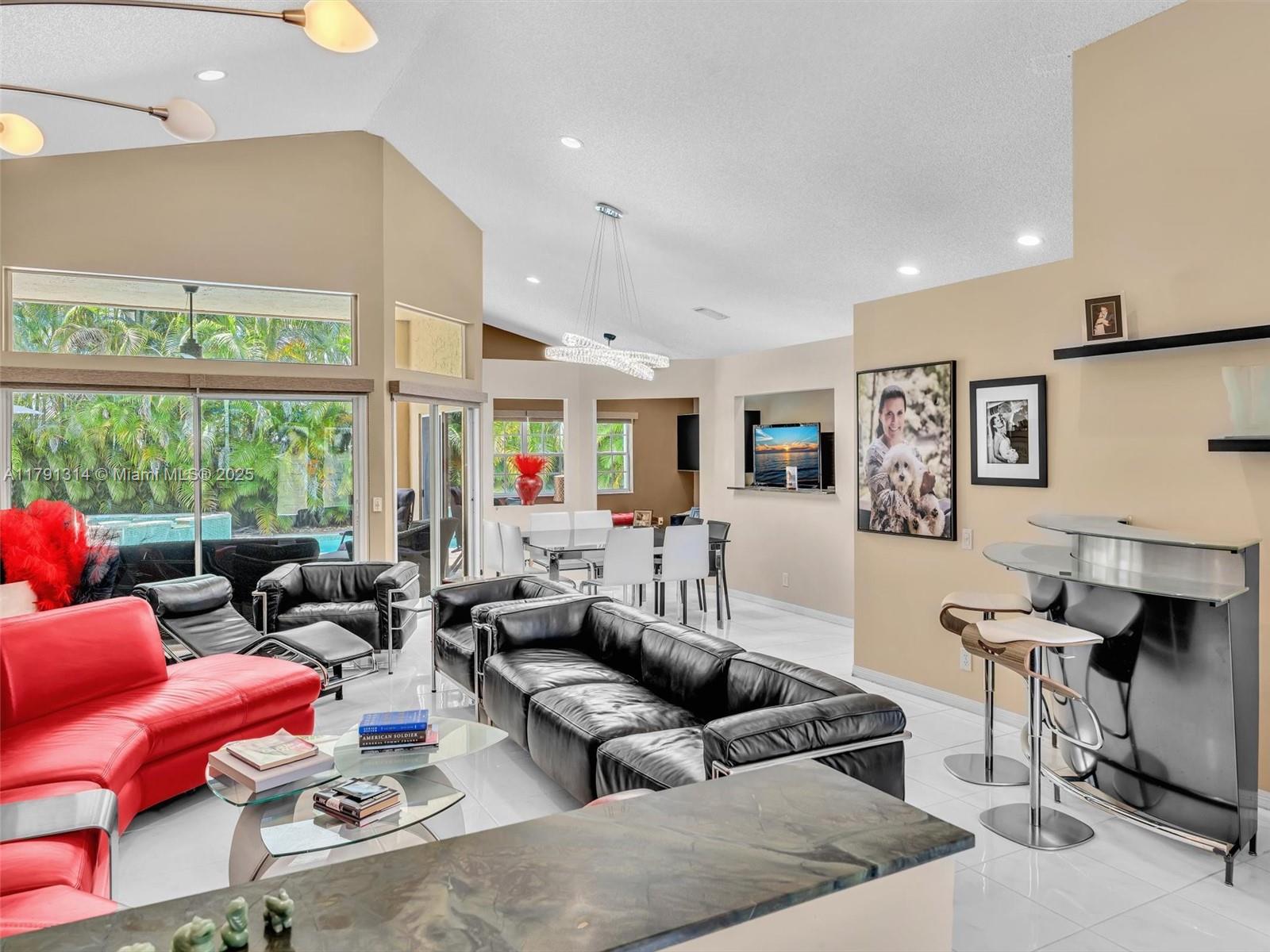457 Cambridge Dr, Weston, Florida image 5