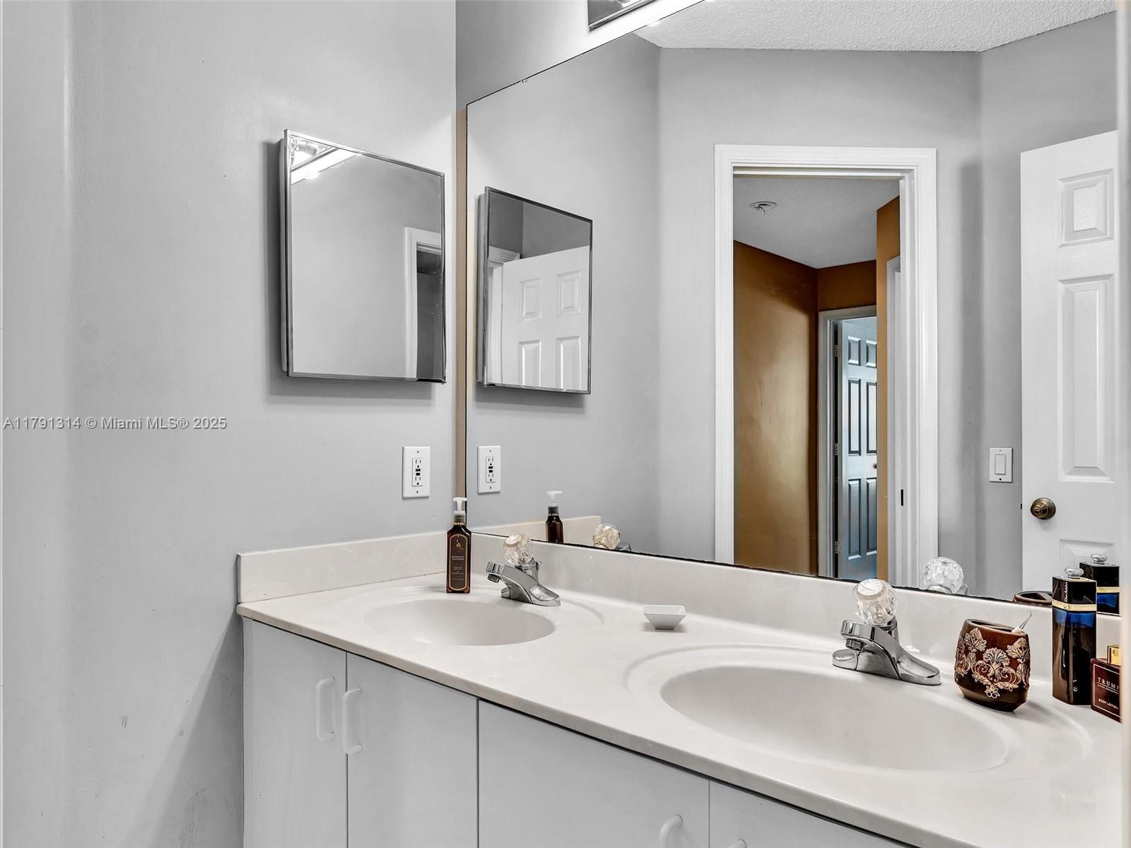 457 Cambridge Dr, Weston, Florida image 22