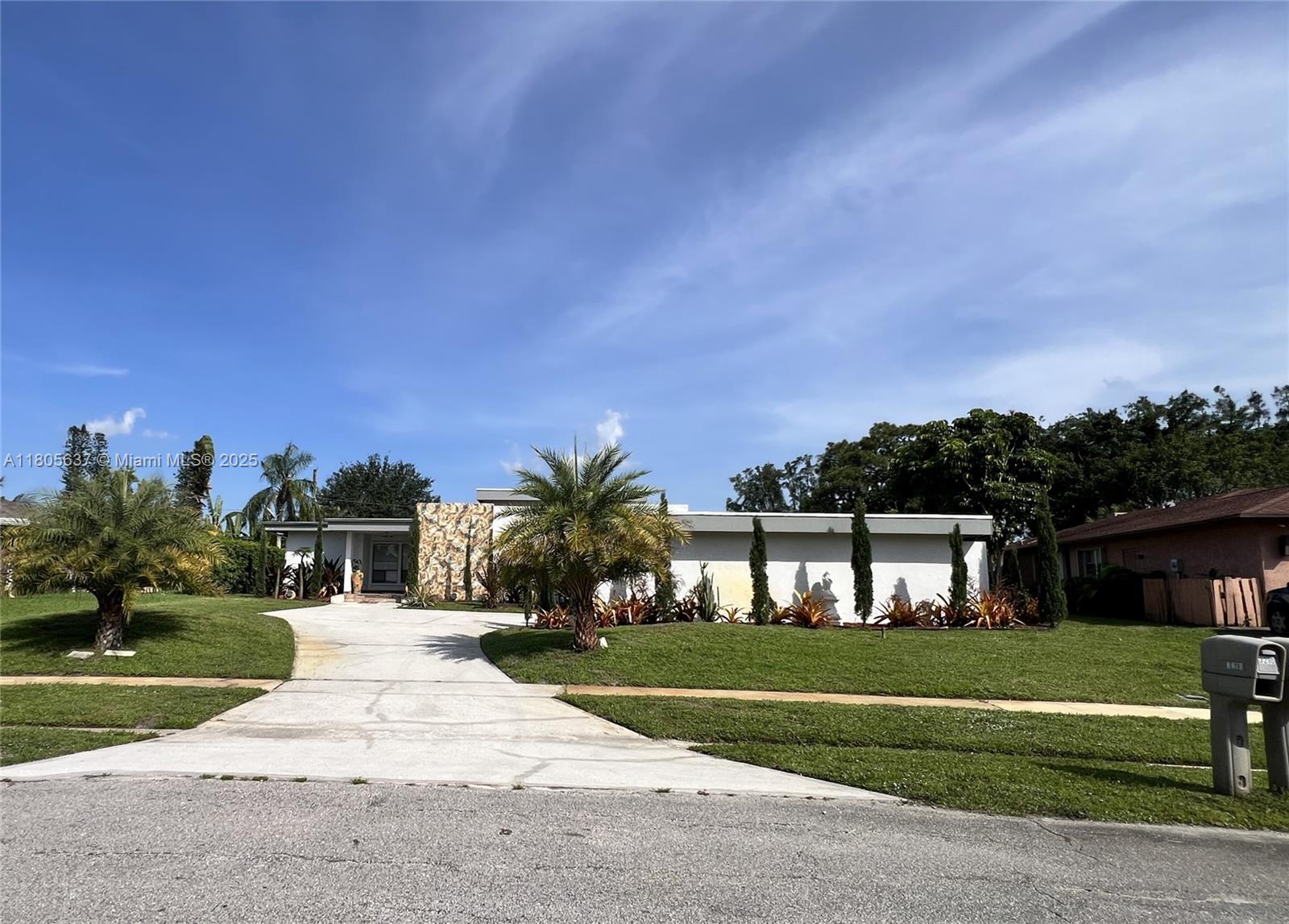 3210 E Medinah Cir E, Lake Worth, Florida image 1