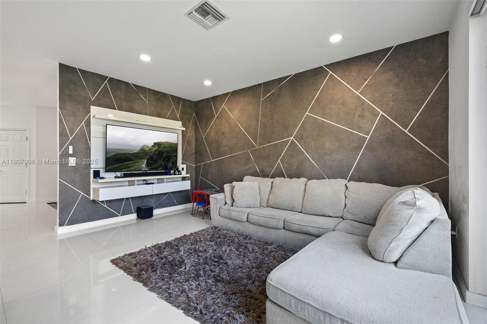 8780 NW 116th Path, Doral, Florida image 13