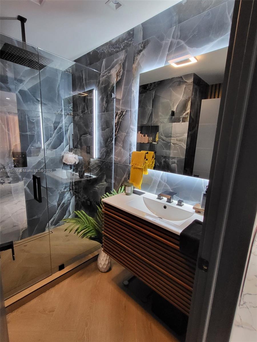 7672 La Salle  Blv, Miramar, Florida image 13