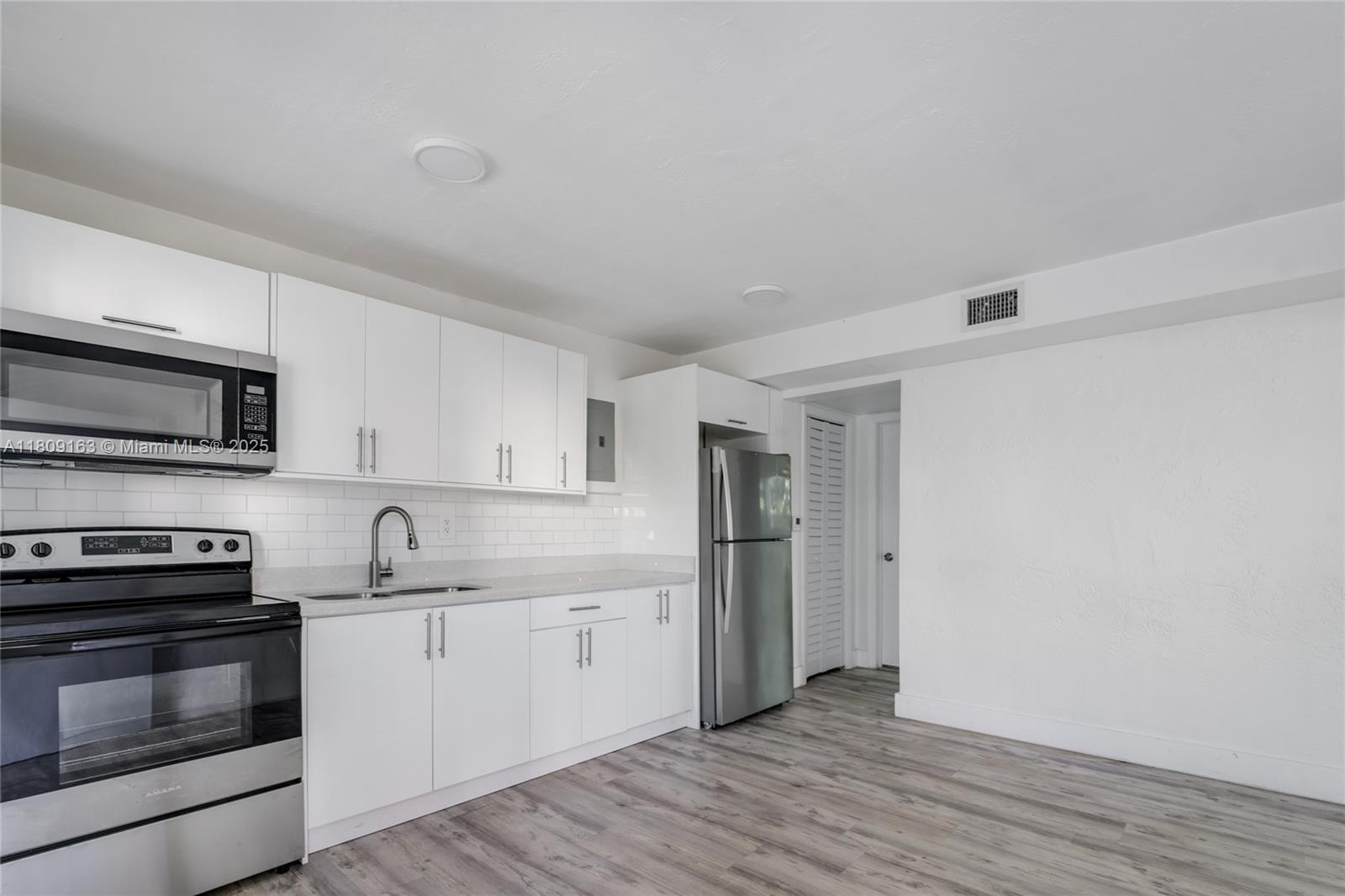 Property photo # 9